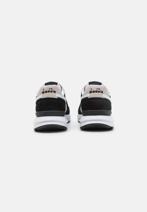 Diadora Kmaro Unisex - Baskets Basses - Black/White -Magasin De Vêtements 80e5df192ded46d1bd22817e77fca01c scaled